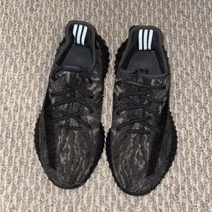 Yeezy 350 v2
